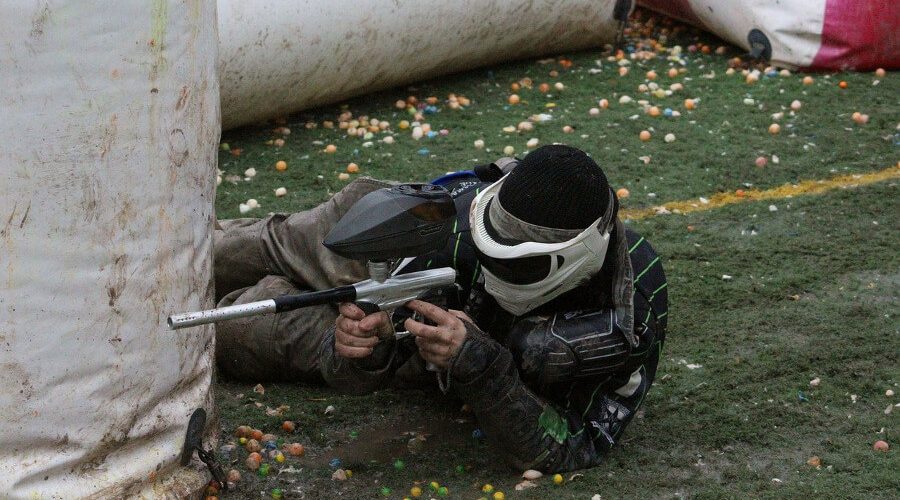 paintball player playing speedball