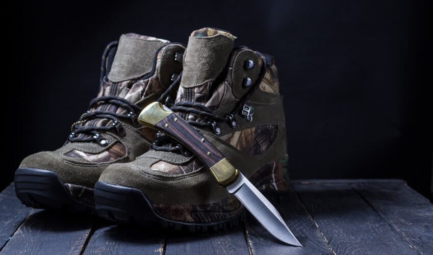 boot knife with military boots